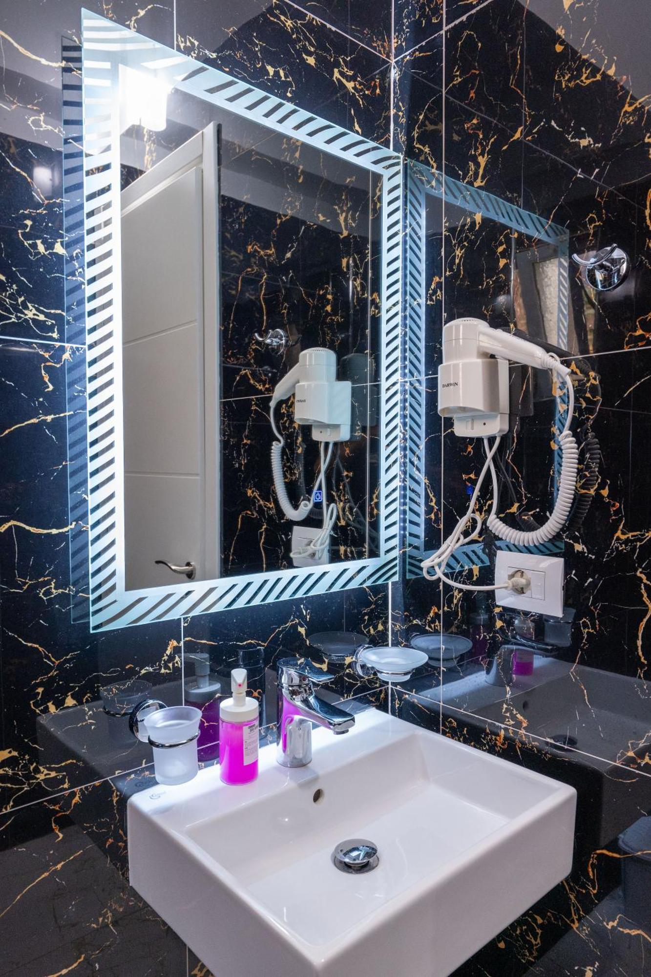 Hotel Elite Sarandë 외부 사진