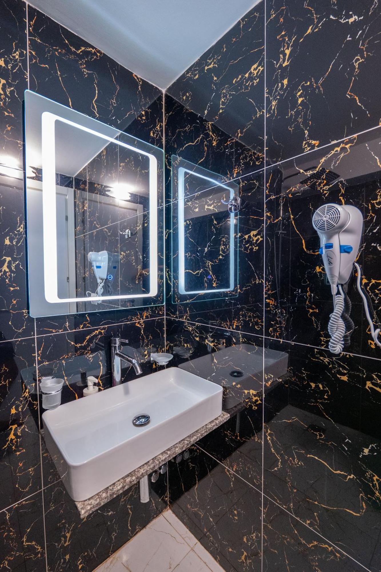 Hotel Elite Sarandë 외부 사진
