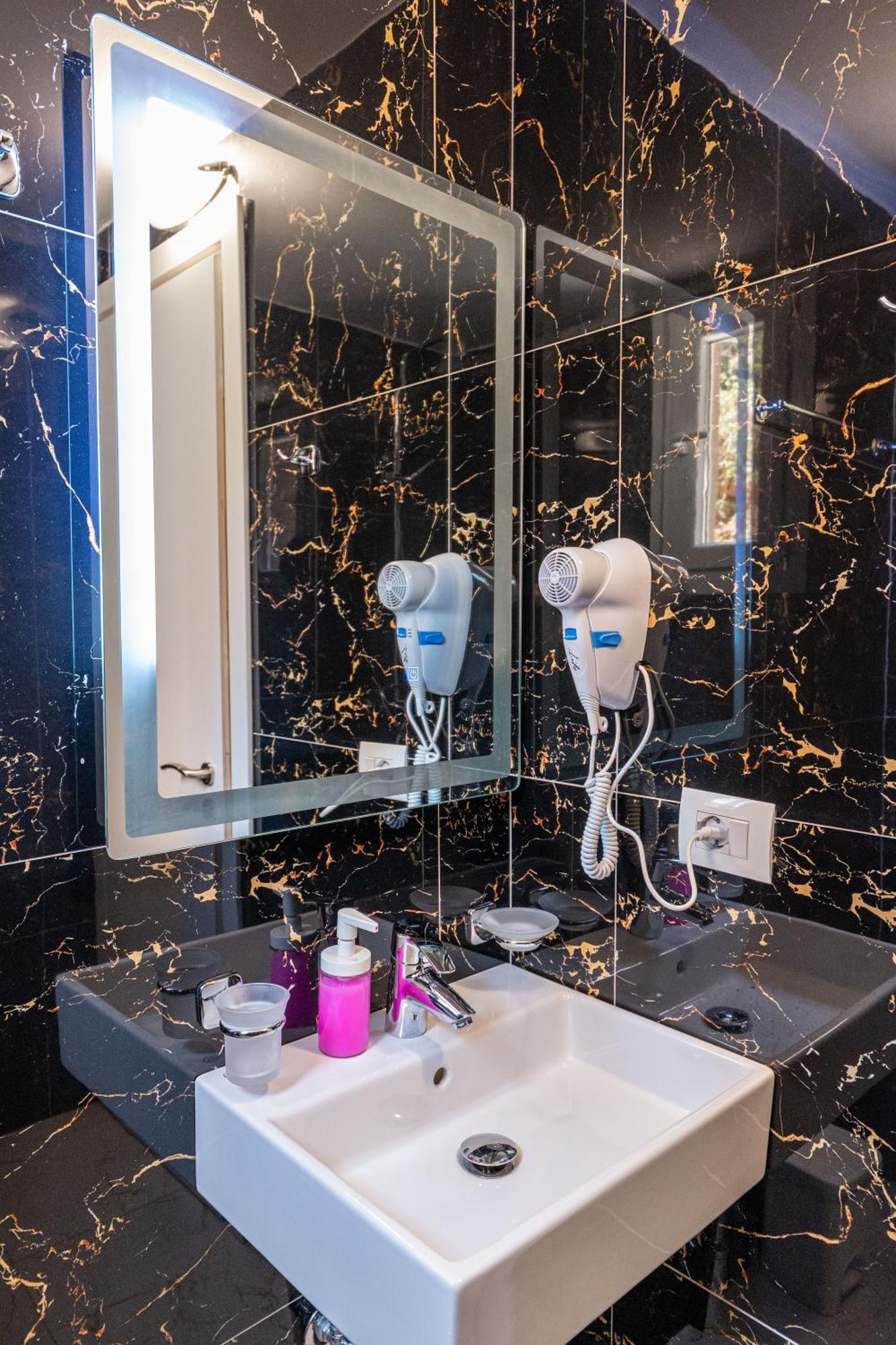 Hotel Elite Sarandë 외부 사진